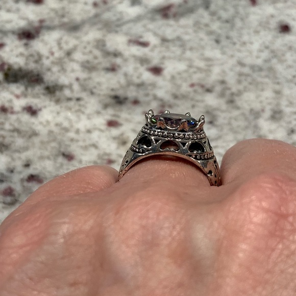 Unique ring - Picture 2 of 4